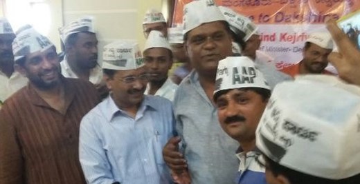 Arvind Kejriwal gets rousing reception by AAP men 